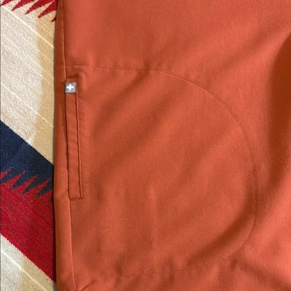 Women’s Figs Rafaela medium rust/burnt orange scrub top - Picture 4 of 4